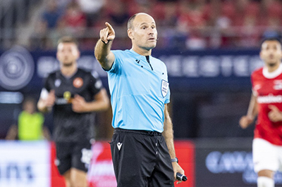 拉奥斯明确表态:梅迪纳手臂处于自然位置,此情况绝不该判点球