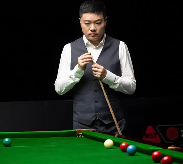 丁俊晖两杆破百6-4力克徐思，晋级2025斯诺克英锦赛16强
