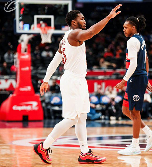 末节狂轰45分逆转!米切尔48分封神 骑士13连胜<a href=/basketball/zibo/wizards/ target=_blank class=infotextkey>奇才</a>