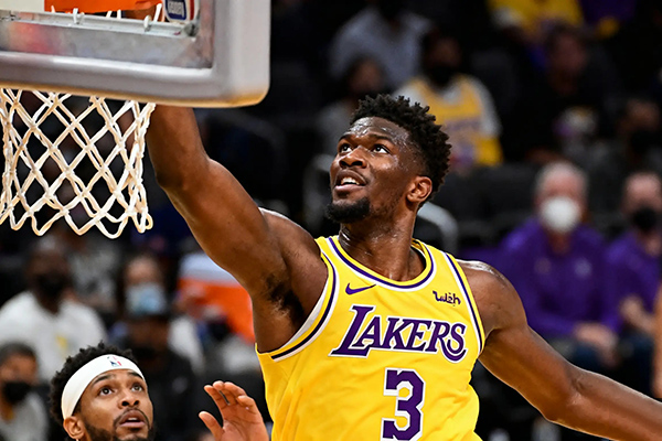 <a href=/basketball/zibo/lakers/ target=_blank class=infotextkey>湖人</a>季前赛首胜：艾顿26分钟砍14+8，直言要做防守锚点