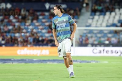 皇马5000万挖到左路铁闸！22岁A费7场全勤，<a href=/football/zibo/manlian/ target=_blank class=infotextkey>曼联</a>痛失瑰宝？