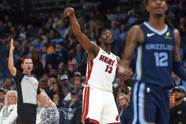 完美模仿<a href=/basketball/zibo/warriors/ target=_blank class=infotextkey>勇士</a>库里，热火队阿德巴约首节连中4记三分带队击败灰熊