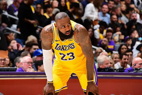 NBA休赛期动态：<a href=/basketball/zibo/lakers/ target=_blank class=infotextkey>湖人</a>伤病、勇士签约与<a href=/basketball/zibo/76ers/ target=_blank class=infotextkey>76人</a>合同进展